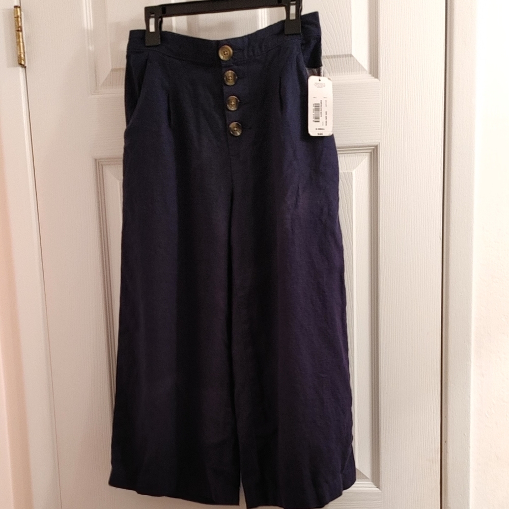 Wide leg crop pants. NWT